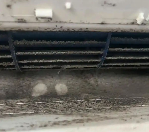 猇亭空调吹的风有股烧焦味是怎么回事